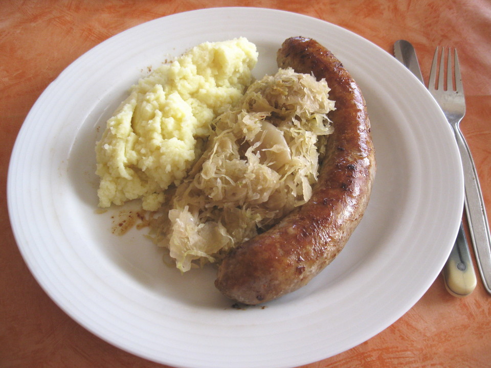 Thüringer Bratwurst mit Kartoffelpüree und Sauerkraut von vollwertklops ...