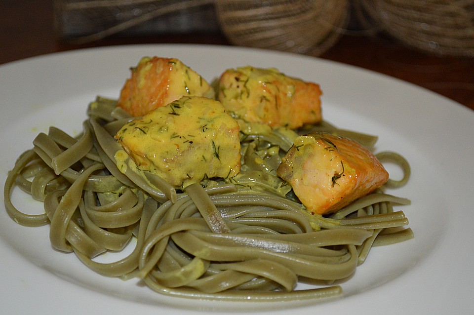 Grüne Tagliatelle mit Lachs in Orangenrahm von McMoe | Chefkoch.de