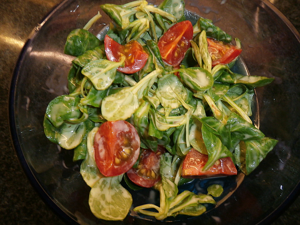 Feldsalat mit Tomaten in feinem Joghurt-Senf-Dressing von patty89 ...