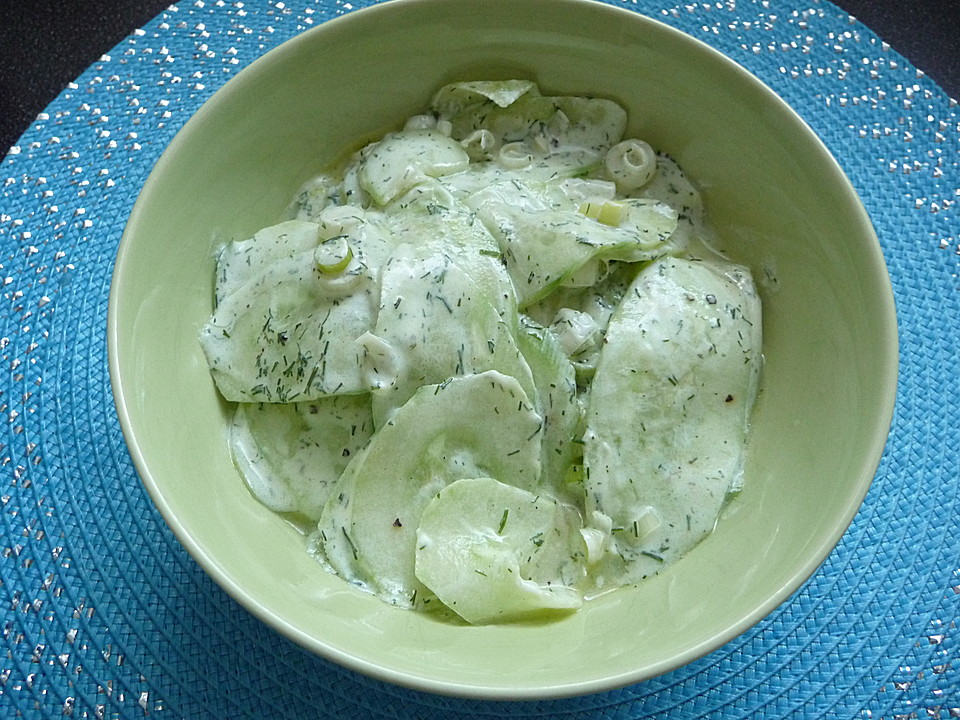 Gurkensalat mit Joghurt-Dillsauce von patty89 | Chefkoch.de