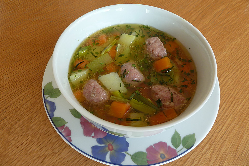 Gemüsesuppe mit Salsiccia Klößchen von löwewip | Chefkoch.de
