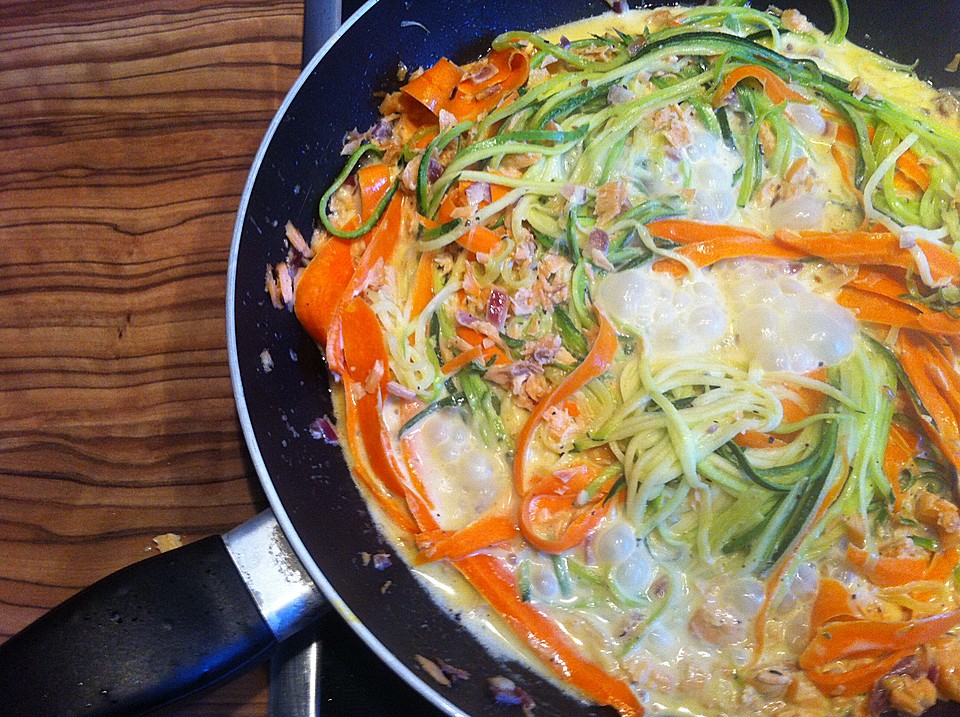 Zucchini-Karotten-Spaghetti in Lachs-Sahnesauce von mrsxxxpianofiles ... Zucchini-Karotten-Spaghetti in Lachs-Sahnesauce von mrsxxxpianofiles ...