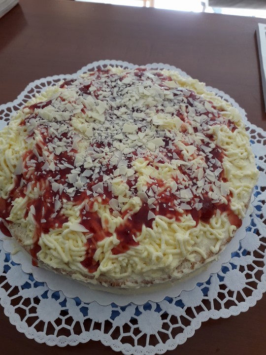 Erdbeer-Spaghettieis-Torte von He-fe | Chefkoch.de