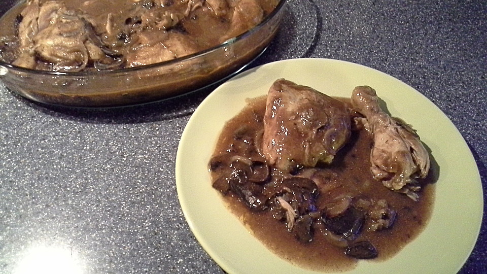 Hähnchenschenkel mit Zwiebeln und Champignons aus dem Slow Cooker von ...