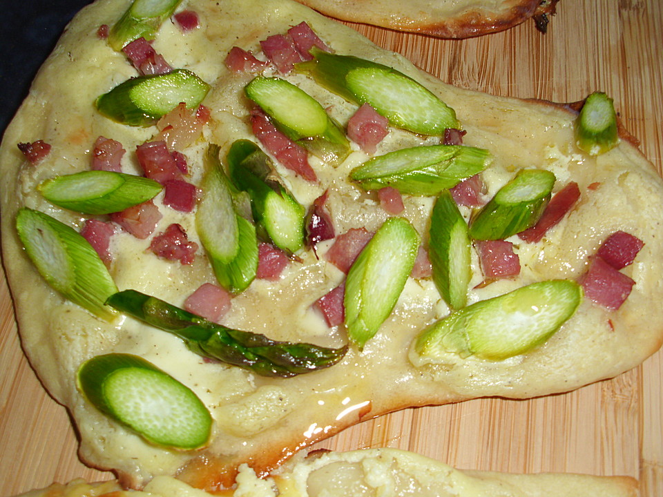 Spargel-Flammkuchen