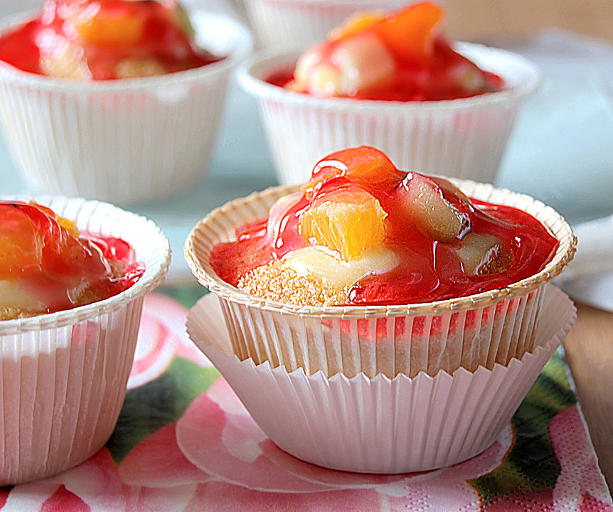 Muffins mit Vanillepudding und frischen Früchten von LieslWiesl ...