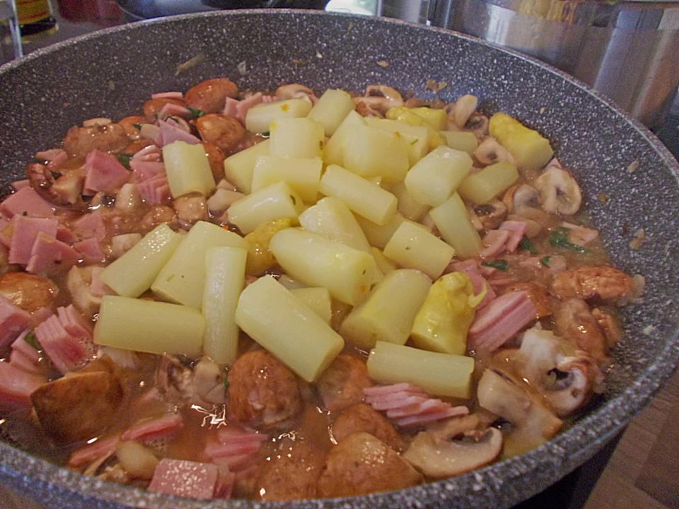 Bandnudeln mit braunen Champignons und Tomaten-Vinaigrette von kleine ...