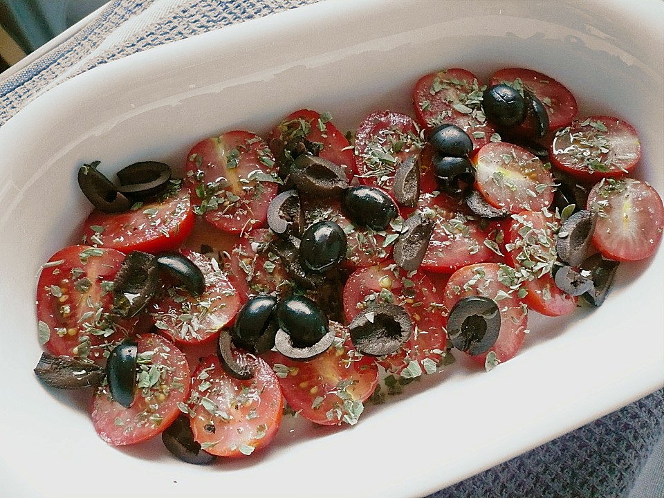 Lachs mit Oliven - Tomatensauce und gebackenen Tomaten von sandra ...