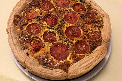 Quiche mit Spinat, Feta, Tomaten und Pinienkernen 13