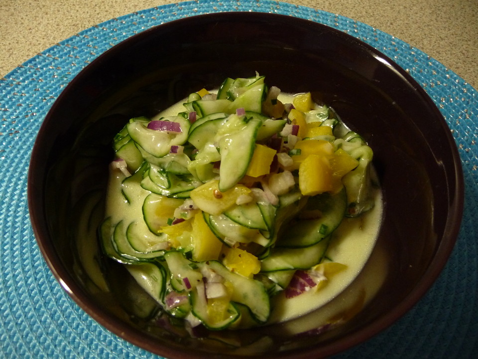 Paprika-Gurken-Salat mit Joghurt-Senf-Dressing von patty89 | Chefkoch.de
