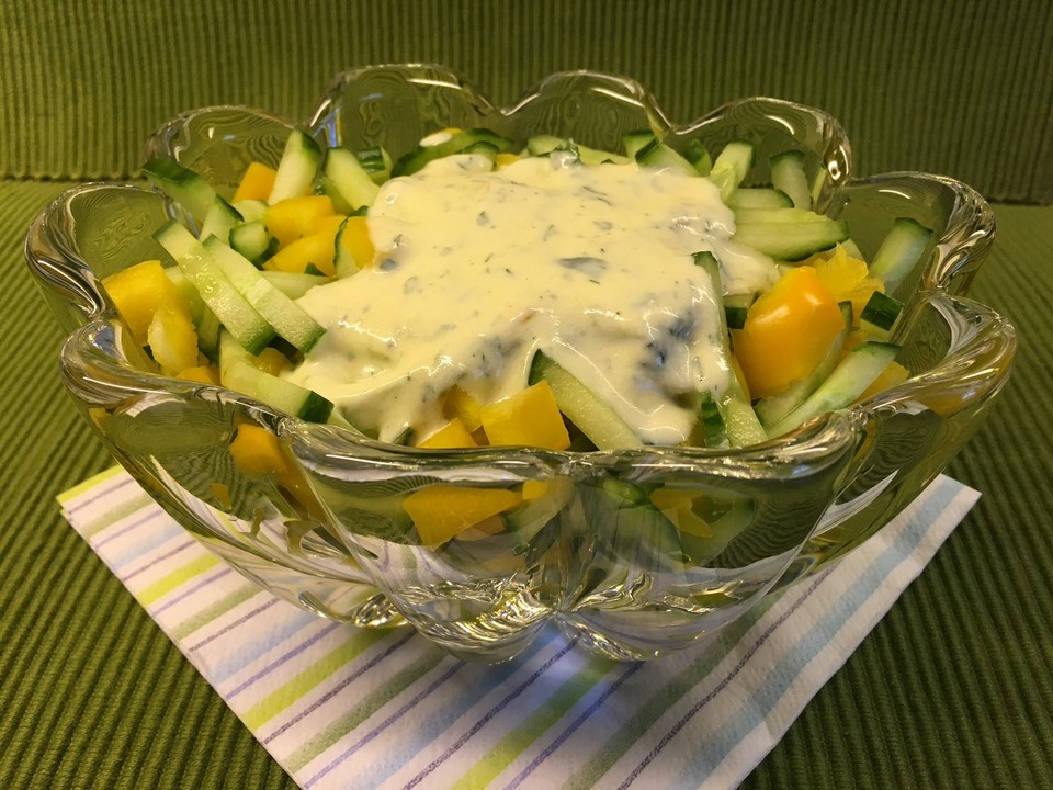 Paprika-Gurken-Salat mit Joghurt-Senf-Dressing von patty89 | Chefkoch.de