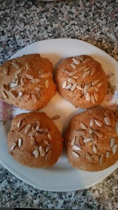 Dinkel-Vollkorn-Brötchen von Chrissy_smile | Chefkoch.de