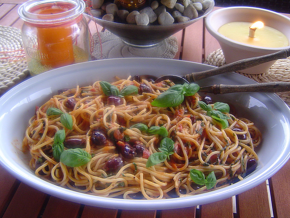 Spaghetti mit Kräuter-Tomaten-Sugo (Rezept mit Bild) | Chefkoch.de
