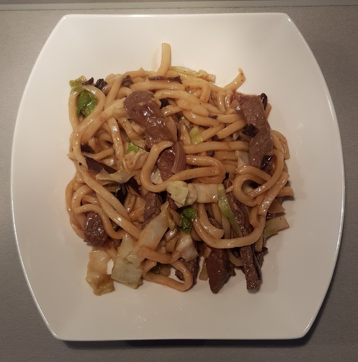 Gebratene Udon-Nudeln mit Rindfleisch von yasiliciousDE | Chefkoch.de
