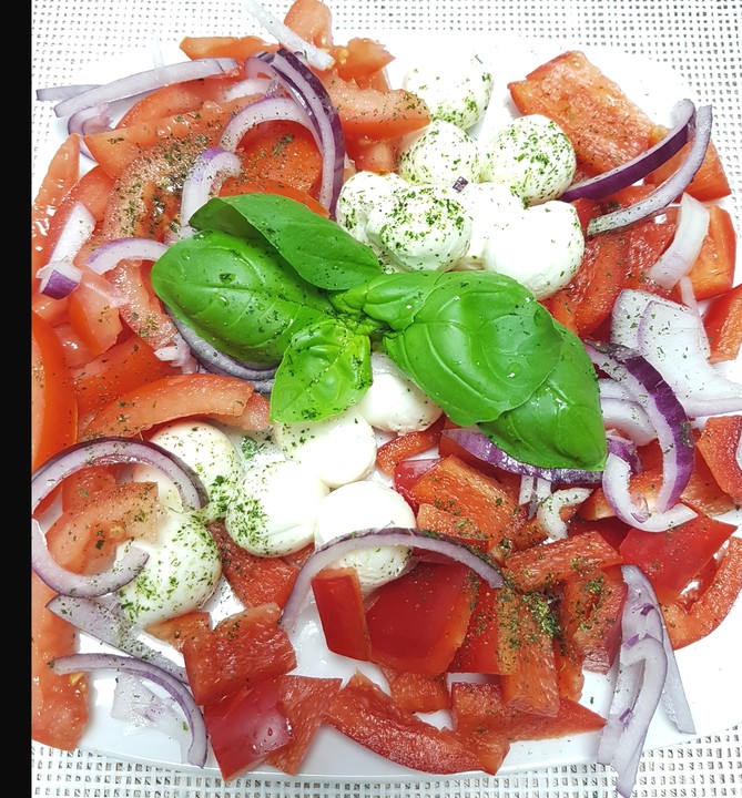 Mini-Mozzarella und Cocktailtomaten mit Balsamicocreme von Schäfchen ...