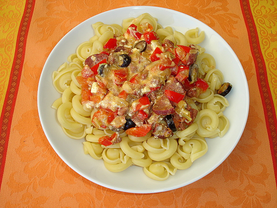 Pasta mit Sucuk-Schafskäse-Sauce von dodith | Chefkoch.de
