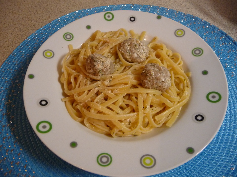 Hackbällchen mit Tagliatelle in Kräuter-Rahm-Sauce von Paddingtone ...