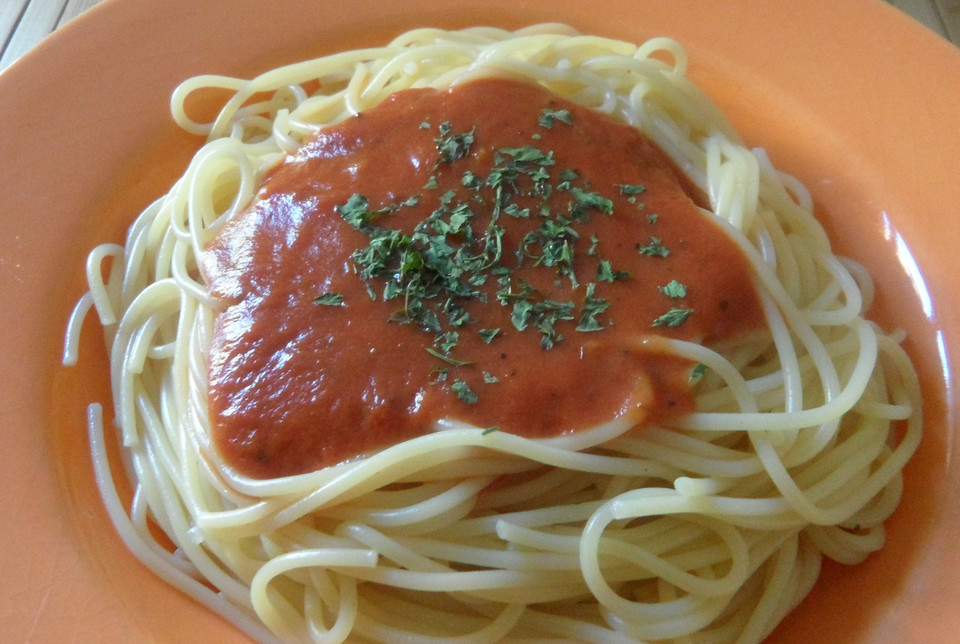 Nudeln in cremiger Tomatensoße von Jasmin-Petra-Wenzel | Chefkoch.de