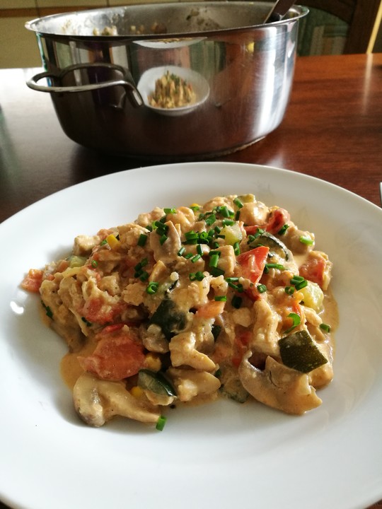 Low Carb: Kräuter-Tomatenpfanne mit saftigem Geflügelfleisch von ...