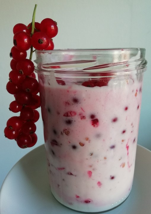Erdbeer-Johannisbeer-Dessert von Juulee | Chefkoch.de