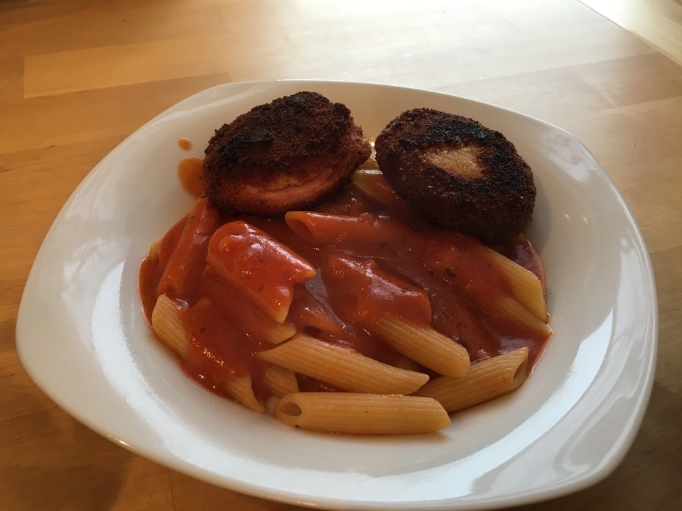 Nudeln mit Tomatensauce und &amp;quot;Jägerschnitzel&amp;quot; von Clarinchen111 ...