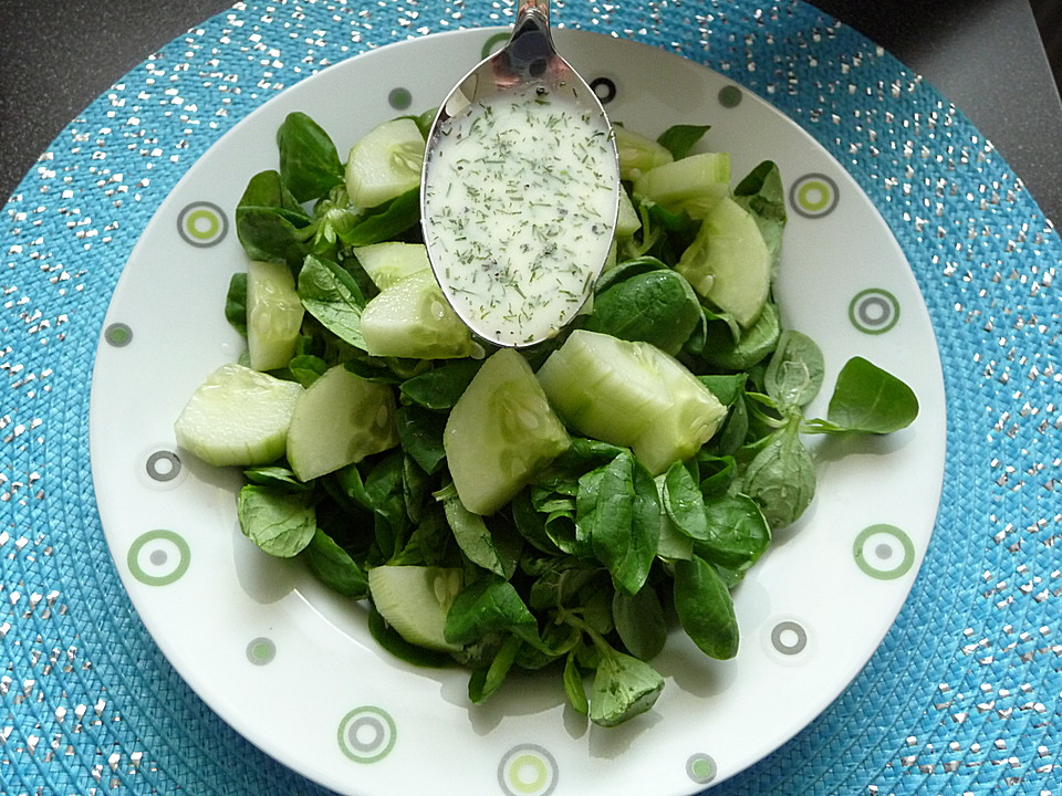 Rapunzelsalat mit Gurke in Buttermilchdressing von patty89 | Chefkoch.de