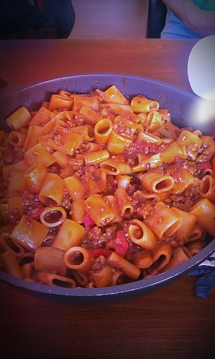 Kathrins Nudeln mit Hackfleisch-Ketchup-Sauce (Rezept mit Bild ...