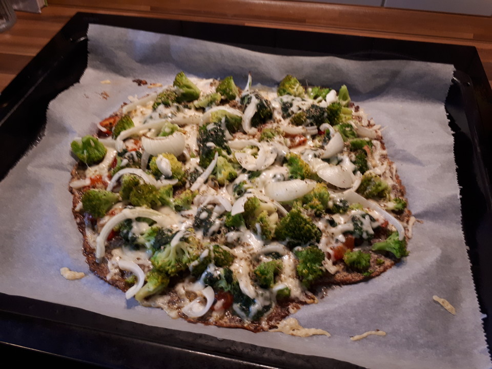 Low Carb Eiweiß-Spinat-Brokkolipizza von SmaNuel | Chefkoch.de