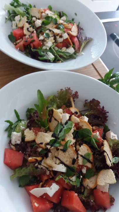 Brotsalat mit Rucola, Wassermelone und Feta von ars_vivendi | Chefkoch.de