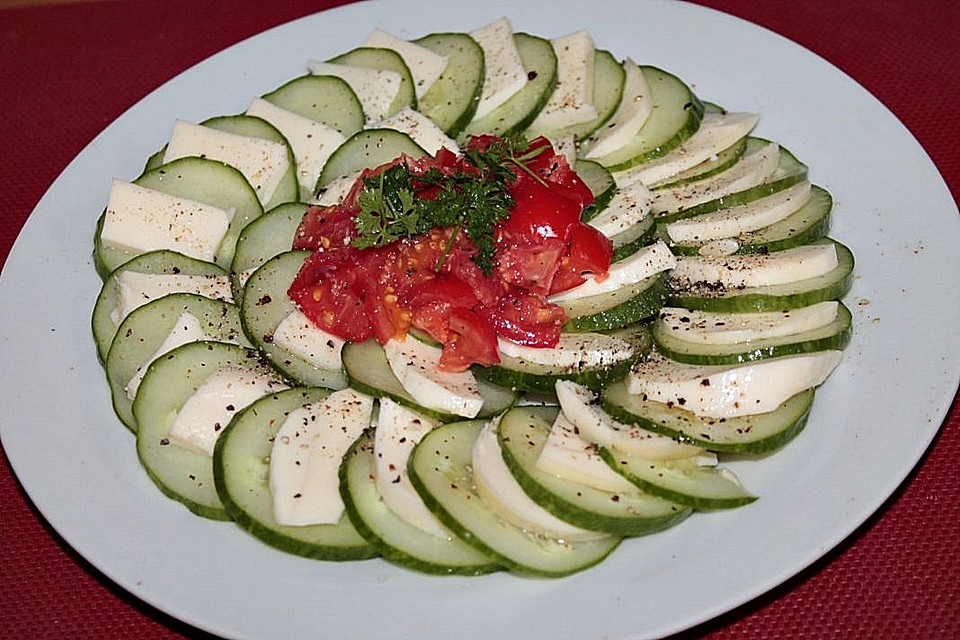 Gurken-Mozzarella-Carpaccio mit Tomaten-Petersilie-Tatar von patty89 ...