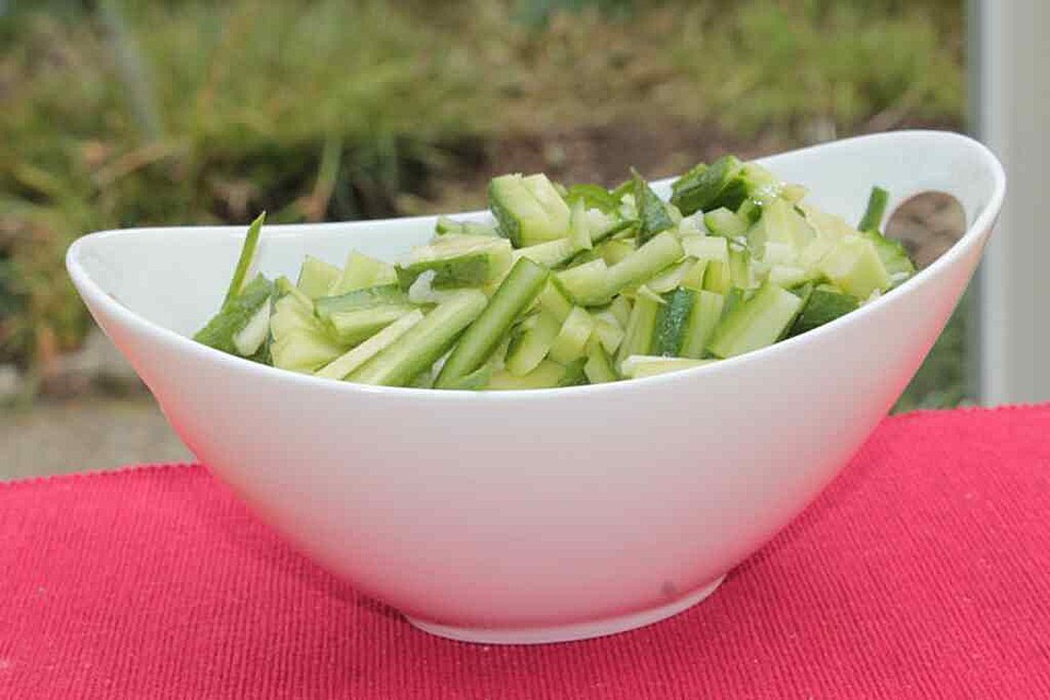 Zucchini-Gurken-Salat von Jasmin-Petra-Wenzel | Chefkoch.de