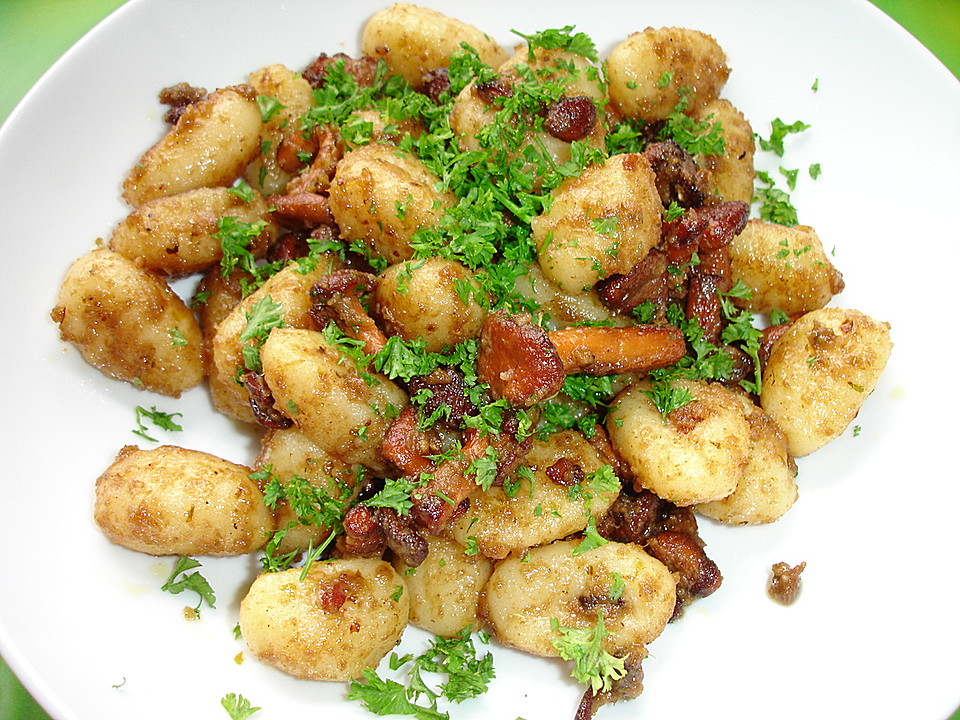 Gnocchi mit Pfifferlingen und Pesto von dodith | Chefkoch.de