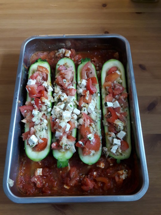 Gefüllte Zucchini mit Tomaten und Feta von Mareffen | Chefkoch.de