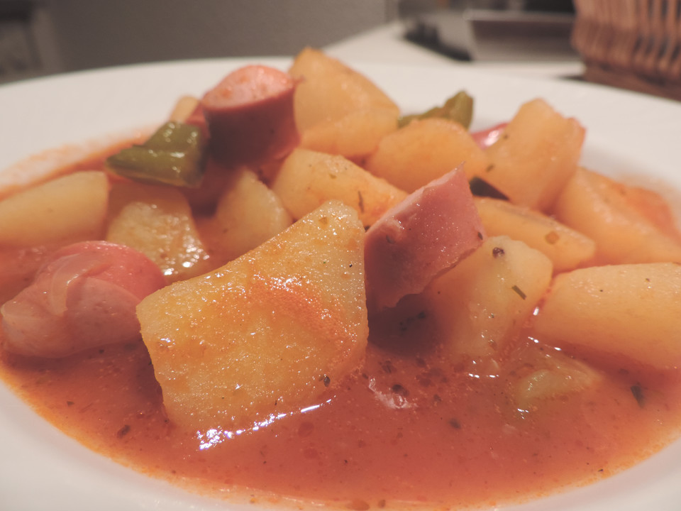 Kartoffelgulasch mit Wiener Würstchen von Nudili | Chefkoch.de