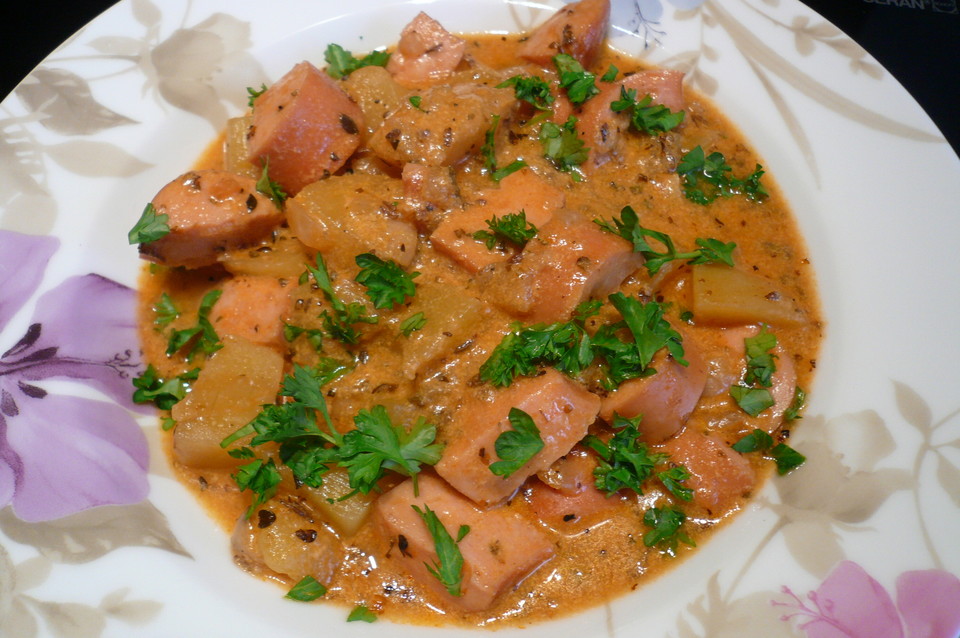 Kartoffelgulasch mit Wiener Würstchen von Nudili | Chefkoch.de