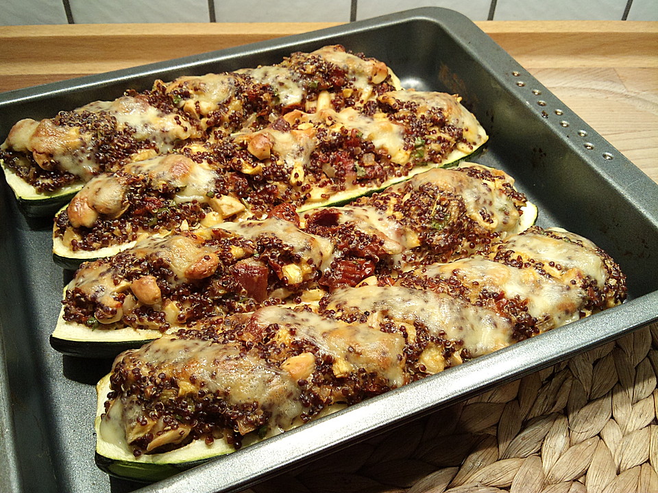 Nussig gefüllte Zucchini mit Quinoa von instinct | Chefkoch.de