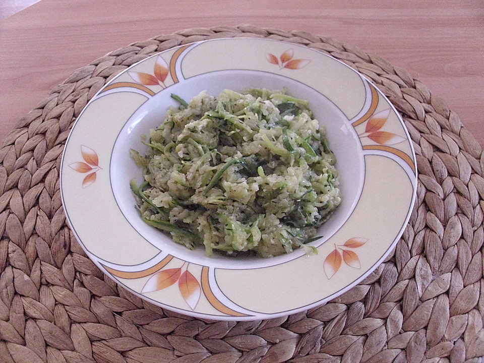 ZucchiniSpaghetti aglio olio von Veggiheike Chefkoch.de