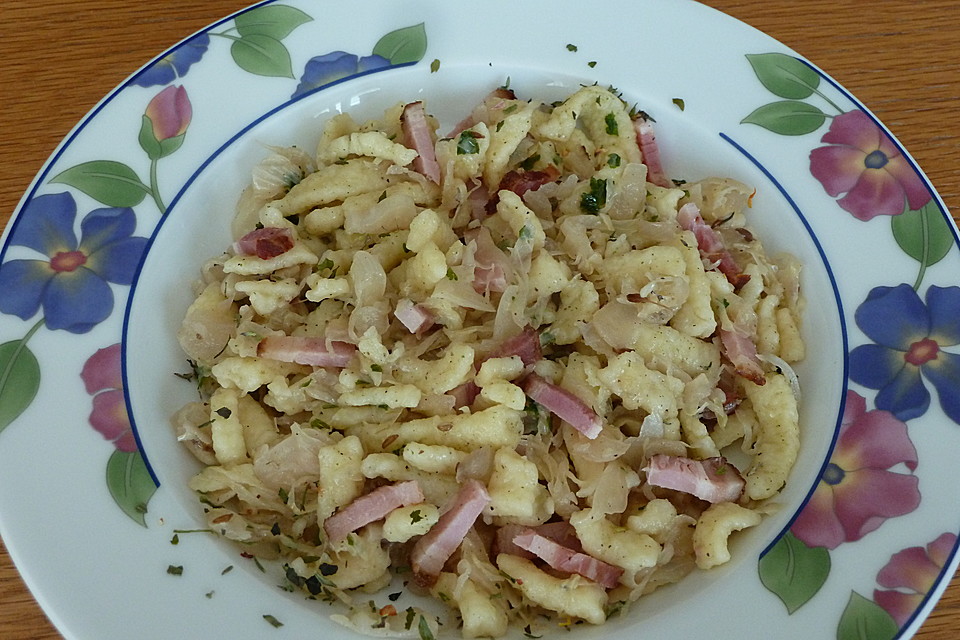 Jäger-Weißkraut-Spätzle von löwewip | Chefkoch.de