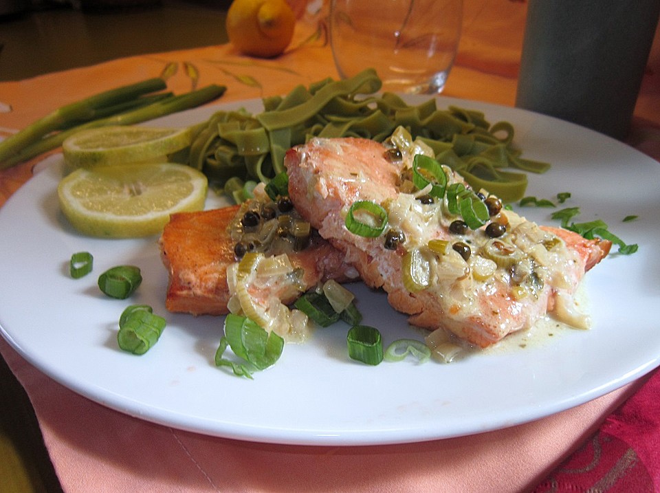 Lachsfilets mit grünem Pfeffer zu grünen Bandnudeln von trekneb ...