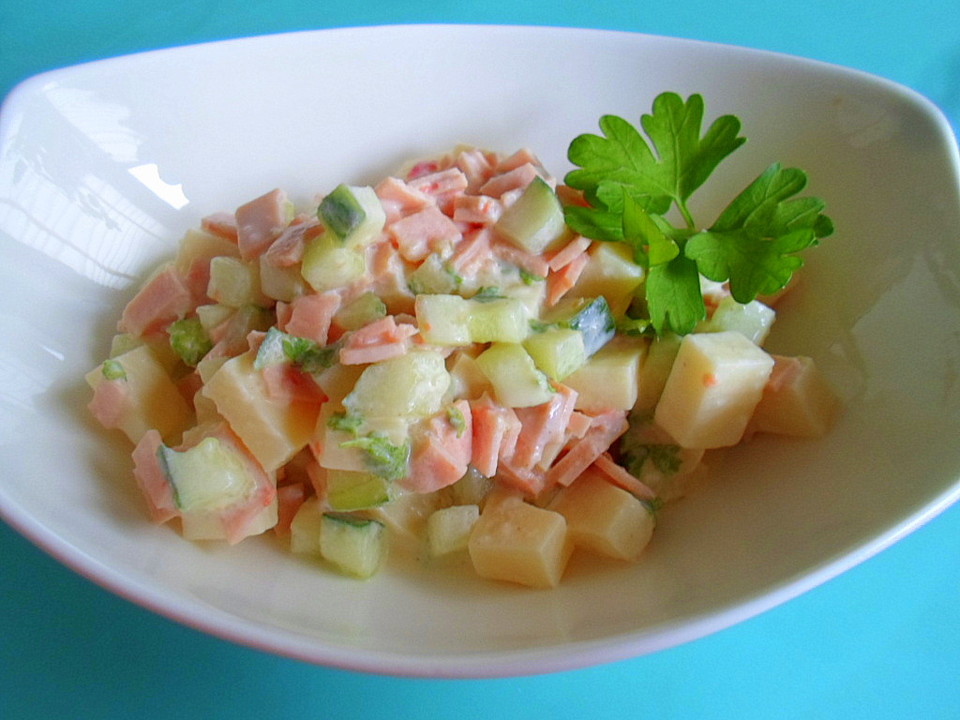 Sommerlicher Wurstsalat mit Gurke und Käse von PatLican | Chefkoch.de