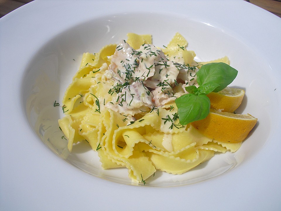 Lachs in Zwiebel - Zitronen - Sahnesoße mit Nudeln von tikus | Chefkoch.de
