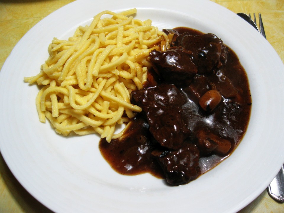 Gulasch mit Spätzle von claussen | Chefkoch.de