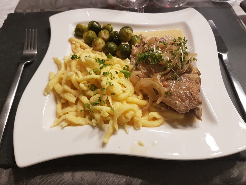 Zwiebel-Sahne-Schnitzel mit Balsamico von crazylady | Chefkoch.de