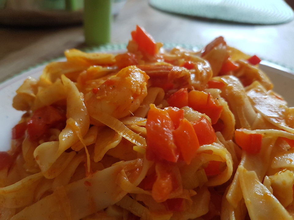 Nudeln mit Gambas in pikanter Kokos-Chili-Sauce von Ben40127 | Chefkoch.de