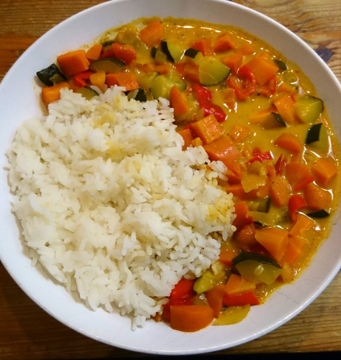 Vegetarisches Thai-Curry mit Kokosmilch für Genießer von cooking_with ...