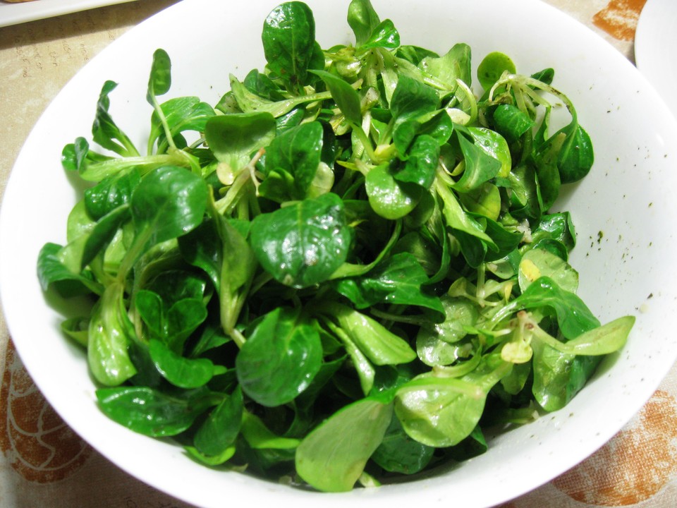 Feldsalat mit Dressing auf Essig/Öl Basis von Shigusa | Chefkoch.de