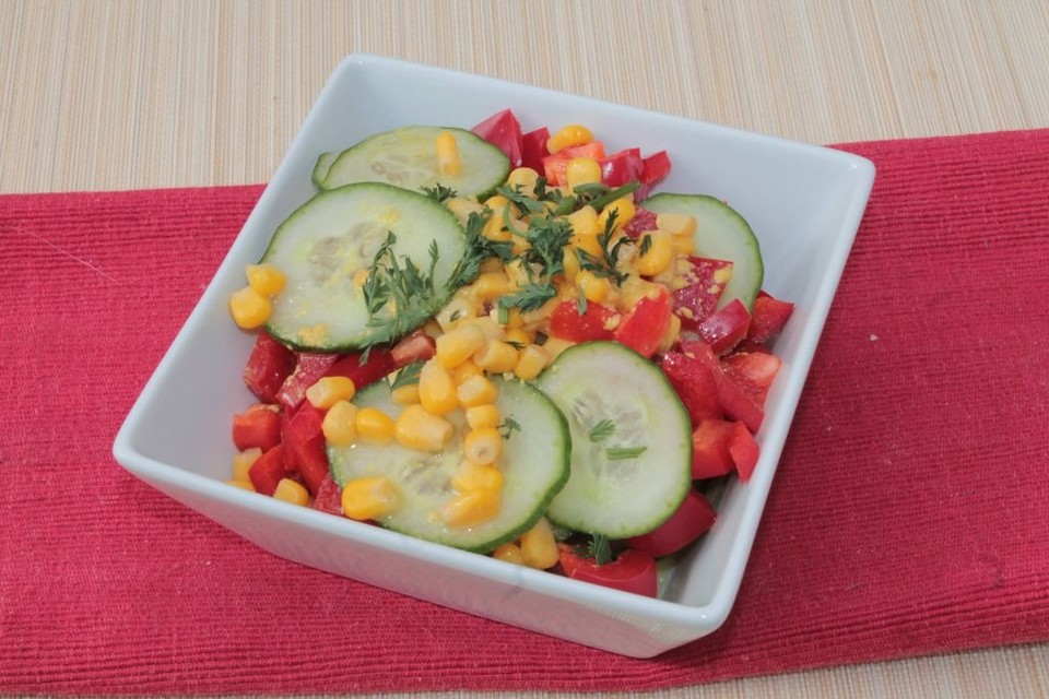 Paprika-Gurken-Mais-Salat von Jasmin-Petra-Wenzel | Chefkoch.de