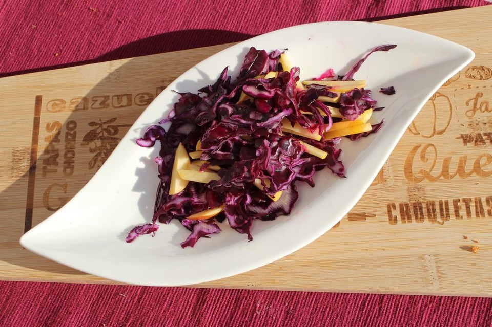 Rotkohl-Apfel-Rohkost-Salat von bettsyblue | Chefkoch.de