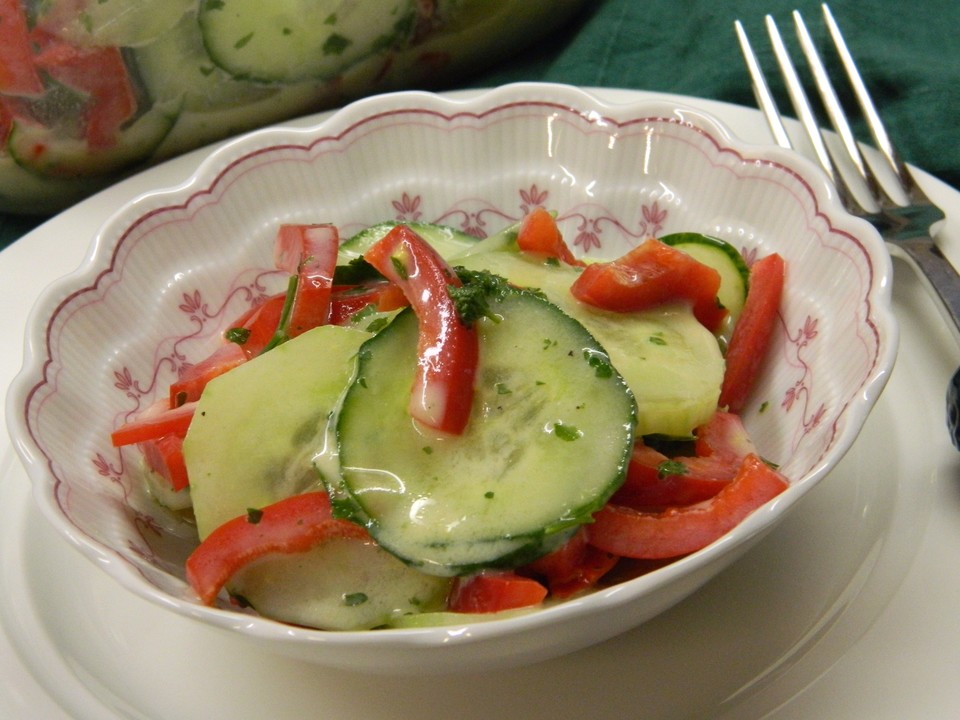 Paprika-Gurkensalat im Buttermilch-Senf-Dressing von patty89 | Chefkoch.de