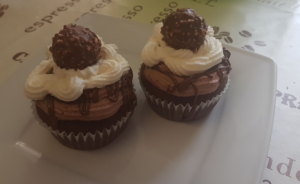 Nutella-Cupcakes mit Vanille- und Schokosahne von CookieCanibal ...